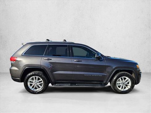 Used 2017 Jeep Grand Cherokee Laredo w/ Quick Order Package 23E AWD/4WD image 4