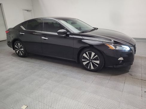 Used 2019 Nissan Altima 2.5 SV FWD image 11