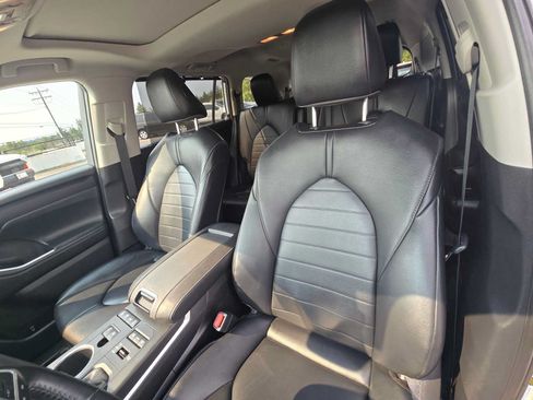Certified 2020 Toyota Highlander XLE AWD/4WD image 22
