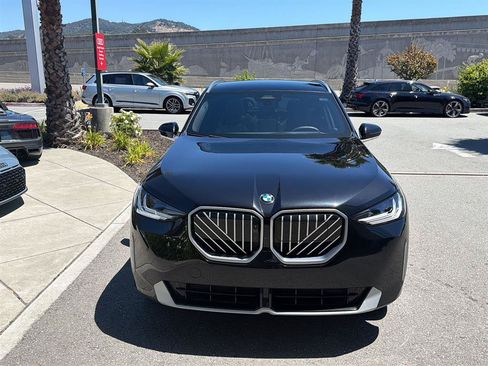 Used 2025 BMW X3 xDrive30i w/ Premium Package AWD/4WD image 3