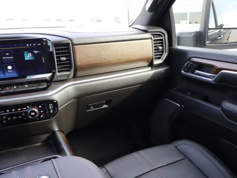 Used 2024 Chevrolet Silverado 2500 High Country w/ Midnight Edition image 17