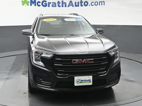 Used 2024 GMC Terrain SLE w/ Driver Convenience Package FWD image 5