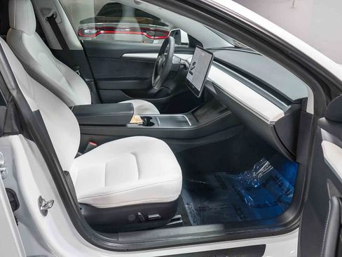 Used 2021 Tesla Model 3 Long Range image 16