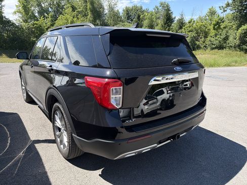Used 2023 Ford Explorer XLT w/ Equipment Group 202A AWD/4WD image 5