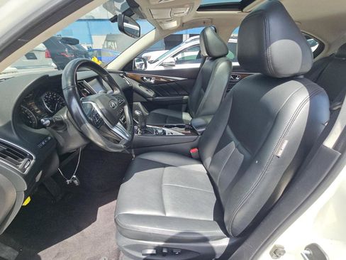 Used 2019 INFINITI Q50 Luxe w/ Essential Package (3.0T Luxe) AWD/4WD image 8