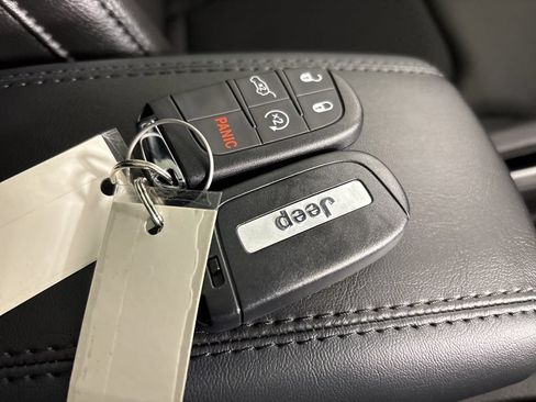 New 2026 Jeep Compass Latitude w/ Sun and Sound Group AWD/4WD image 43