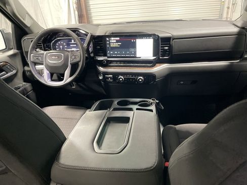 Used 2025 GMC Sierra 1500 SLE image 16