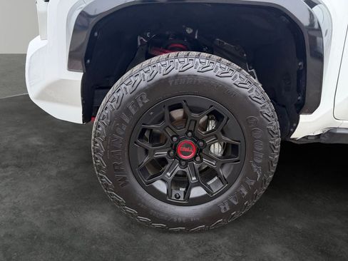 Used 2025 Toyota Tacoma TRD Pro AWD/4WD image 4