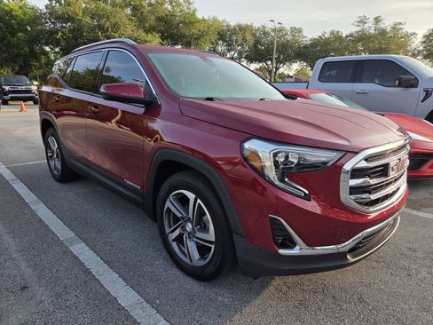 Used 2020 GMC Terrain SLT w/ Preferred Package FWD image 2