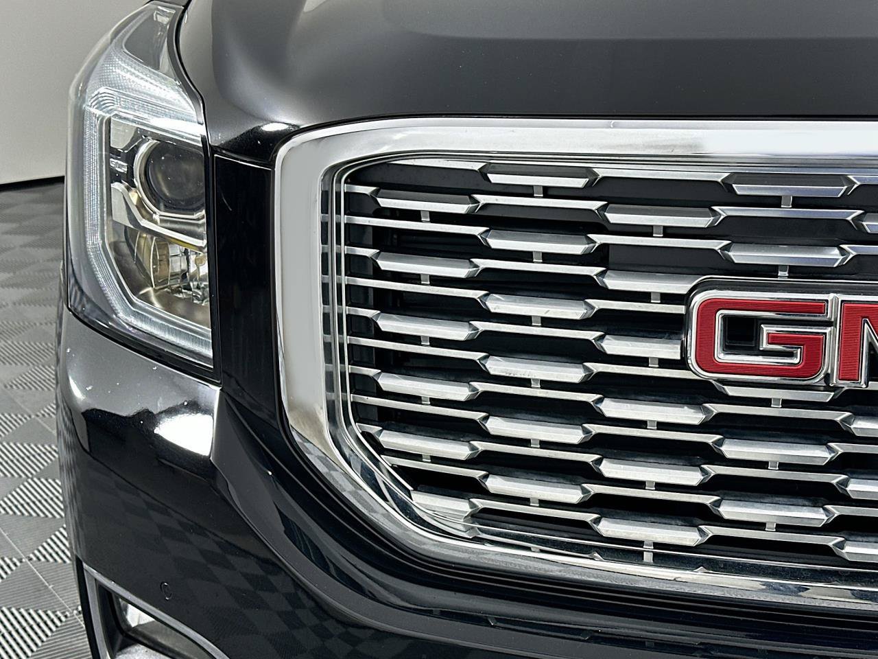 Used 2019 GMC Yukon Denali AWD/4WD image 3