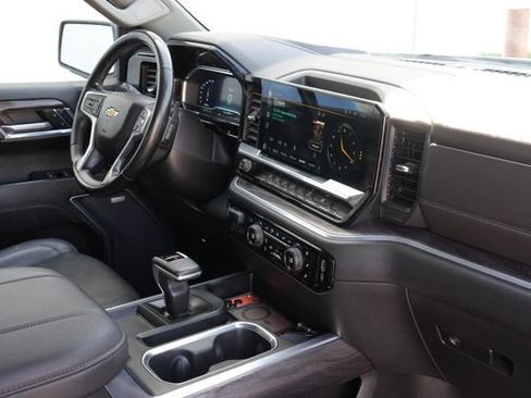Used 2023 Chevrolet Silverado 1500 LTZ AWD/4WD image 18