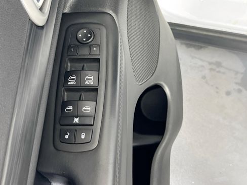 Used 2022 Jeep Grand Cherokee Laredo X image 18