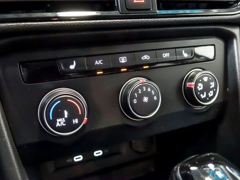 Used 2022 Volkswagen Taos SE image 22