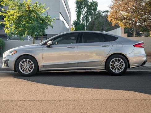 Used 2020 Ford Fusion SE FWD image 2