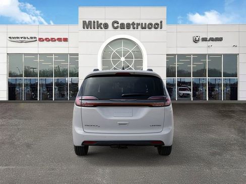 New 2026 Chrysler Pacifica Limited image 7