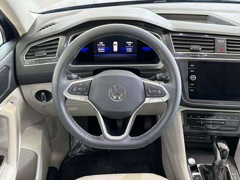 Certified 2023 Volkswagen Tiguan SE FWD image 22