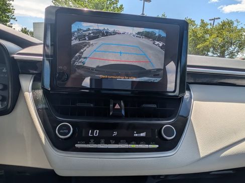 Used 2025 Toyota Corolla LE FWD image 25