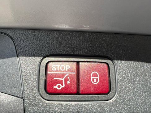 Used 2020 Mercedes-Benz GLB 250 4MATIC w/ Premium Package image 20