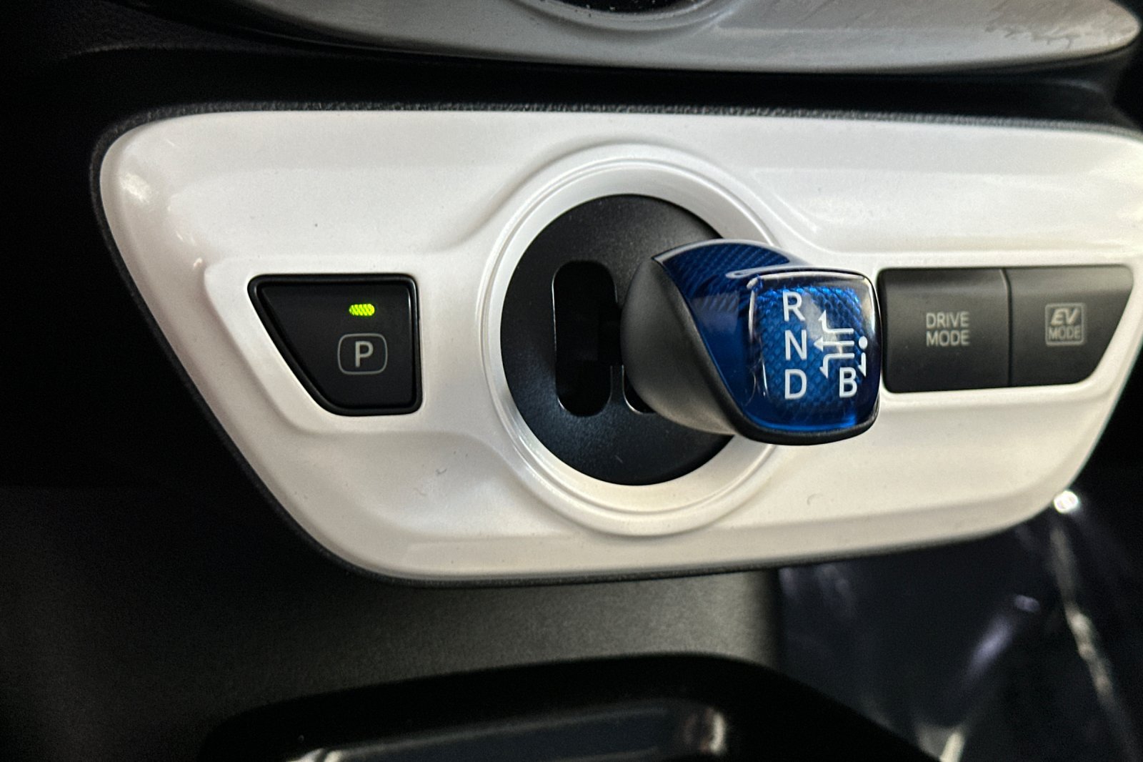 Used 2018 Toyota Prius Three Touring FWD image 23