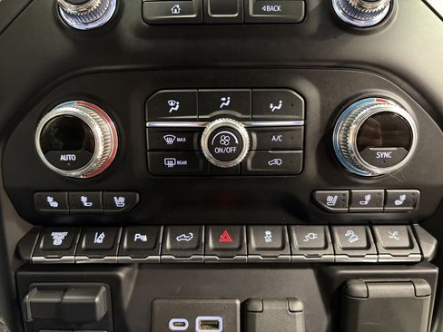 Used 2021 GMC Sierra 2500 AT4 w/ AT4 Premium Plus Package image 21