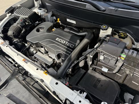 Used 2019 Chevrolet Equinox LS image 32