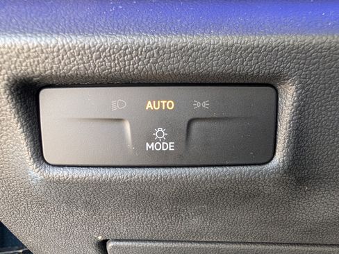 Certified 2025 Volkswagen Tiguan SE AWD/4WD image 24