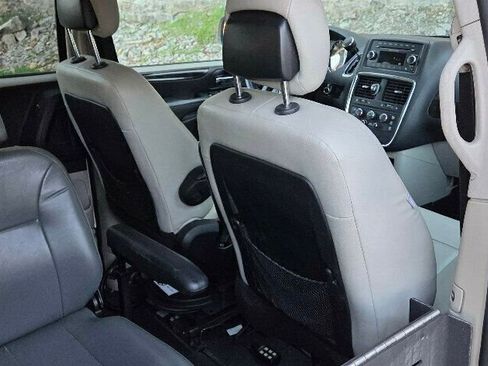 Used 2013 Dodge Grand Caravan SXT image 22
