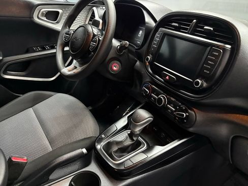 Used 2023 Kia Soul LX w/ LX Technology Package FWD image 42