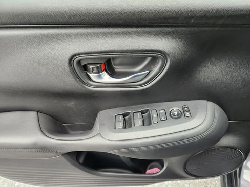 Certified 2023 Honda HR-V LX image 16