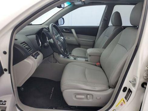 Used 2012 Toyota Highlander SE w/ Tow Pkg image 17