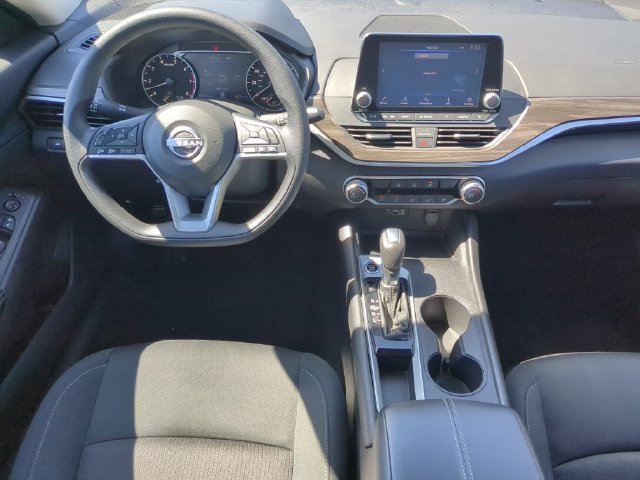 Used 2025 Nissan Altima 2.5 SV FWD image 15