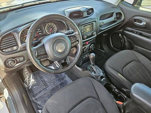 Used 2017 Jeep Renegade Altitude FWD image 12