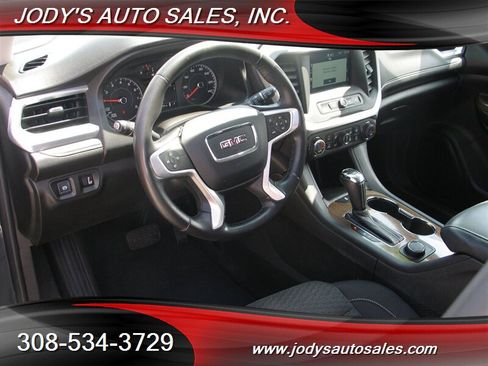 Used 2019 GMC Acadia SLE image 2