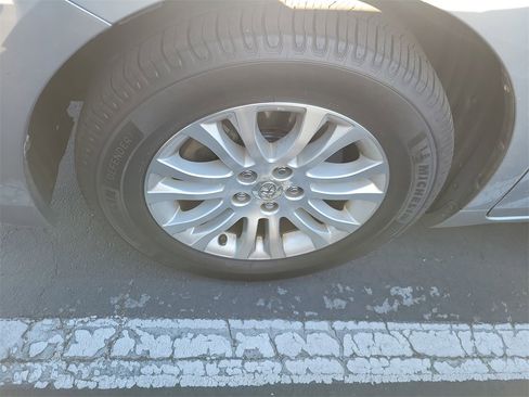 Used 2011 Toyota Sienna image 7