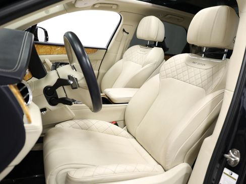 Used 2017 Bentley Bentayga AWD/4WD image 19