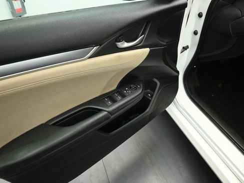 Used 2016 Honda Civic Touring image 8