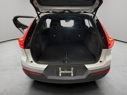 Used 2022 Volvo XC40 T5 R-Design AWD/4WD image 12