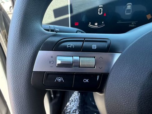 Used 2025 Hyundai Santa Cruz SEL FWD image 17