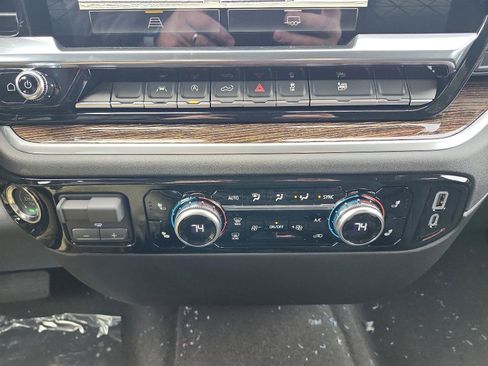 New 2026 GMC Sierra 1500 SLE image 15