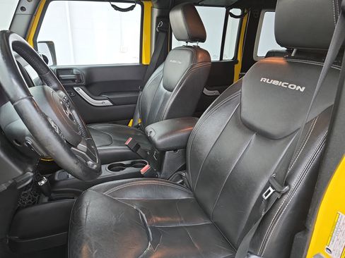 Used 2015 Jeep Wrangler Unlimited Rubicon w/ Connectivity Group image 14