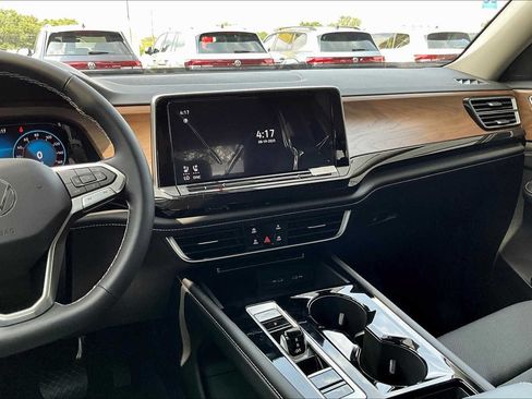 New 2026 Volkswagen Atlas SE FWD image 6