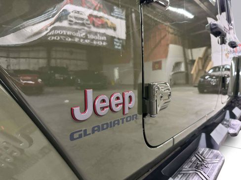 Used 2021 Jeep Gladiator Rubicon w/ Trailer Tow Package AWD/4WD image 18