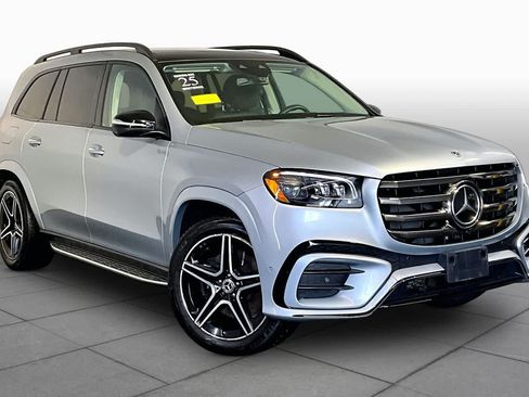 Used 2025 Mercedes-Benz GLS 450 4MATIC image 3