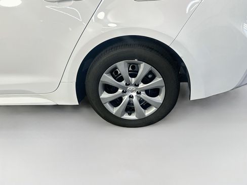 Used 2025 Toyota Corolla LE FWD image 11