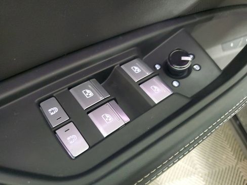 Used 2024 Audi Q8 e-tron Prestige image 19