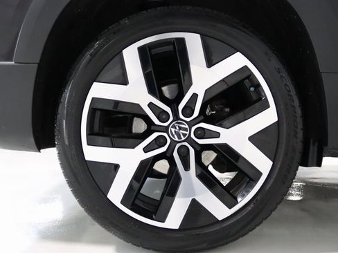 Used 2022 Volkswagen Taos SEL image 76