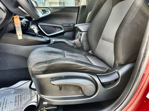 Used 2023 Kia Soul LX w/ LX Technology Package FWD image 16