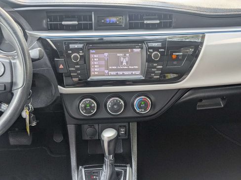 Used 2015 Toyota Corolla LE FWD image 17