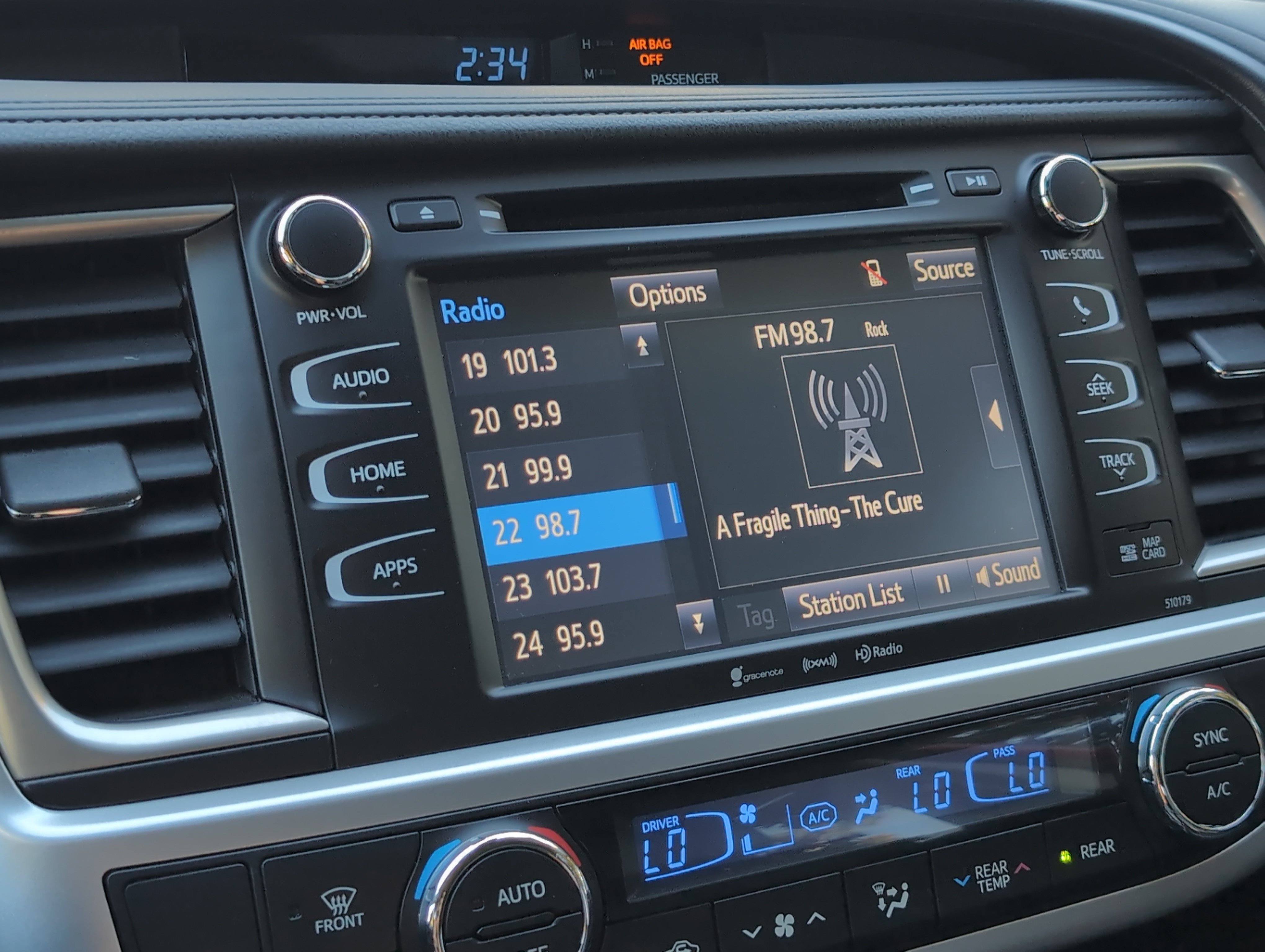 Used 2018 Toyota Highlander SE AWD/4WD image 23