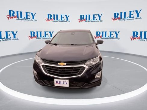 Used 2020 Chevrolet Equinox LT w/ Driver Convenience Package image 3